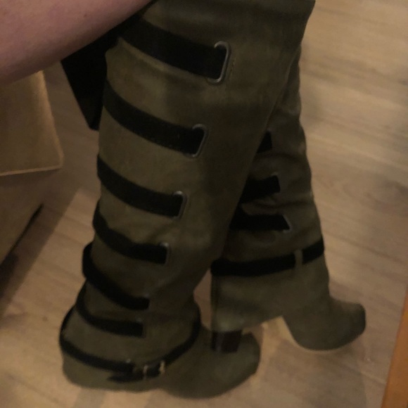 Boots - Picture 3 of 3